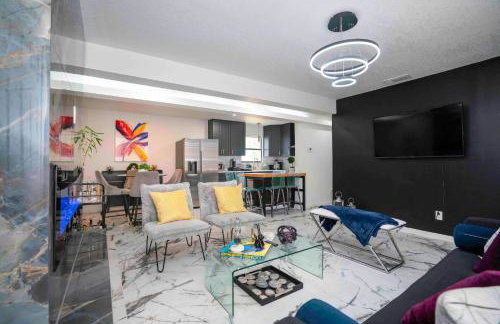 Stylish~Renovated 4Br/2BAT 3MinAirport 10MinDowtn - Foto 1