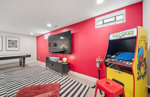 Hot Tub - Mins to Short North - Retro Game Room - Foto 22