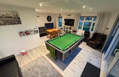 The Green Bus and the lodge - Photo 3