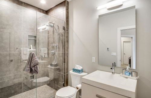 Road America Retreat Modern Villa with Garage! - Foto 18