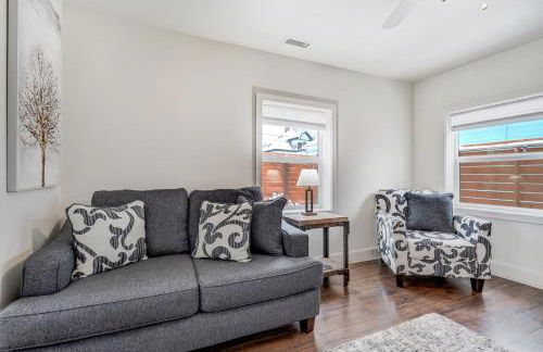 Baby Blue Cottage Downtown Hot Tub BBQ Fire Pit - Foto 4