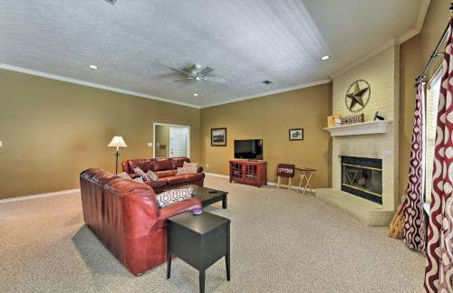 Cozy College Station Home with Patio and Fireplace - Foto 4