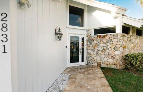 Beachfront Oasis w Htd Pool Cinema Game-Room Tiki - Foto 26