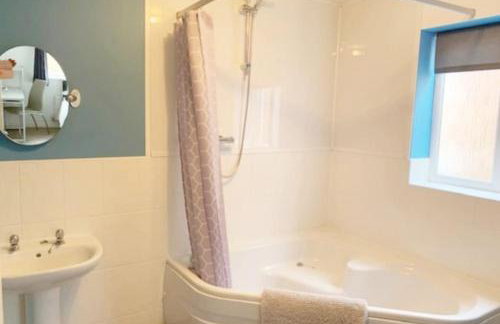 SPACIOUS DETACHED 5 Bedroom4 Bathroom WIFI Parking - Foto 18