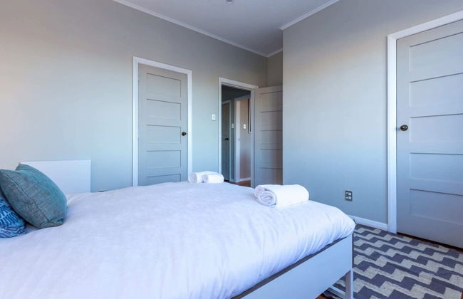 Sunny, Character 2 Bedroom Home - Mission Bay - Photo 4