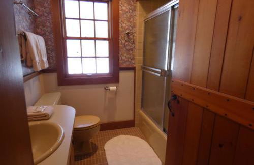 Classic Lake Home on Torch Lake - Foto 42