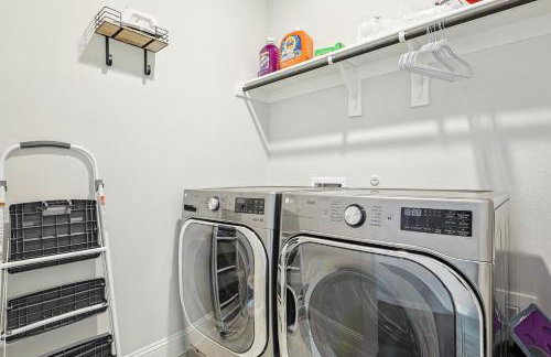 Brand New 5BD 4BA Luxury Vacation Home w Hot Tub - Foto 45