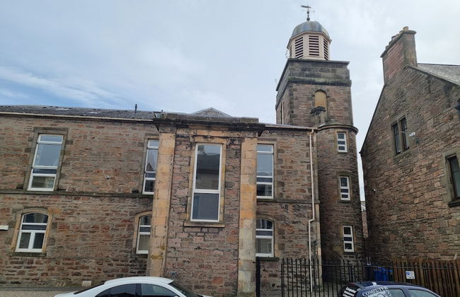 Stunning Spacious Apartment on River Ness - Photo 18