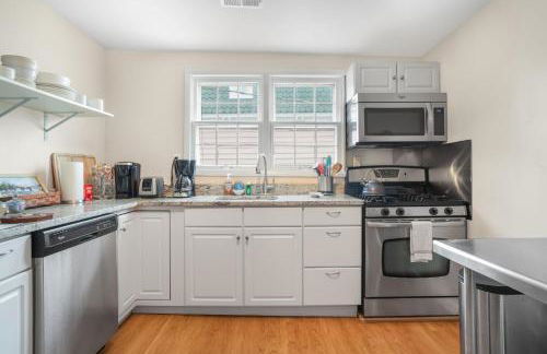 Artist Apartment - Idyllic villa steps from Town & the waterfront! - Foto 11