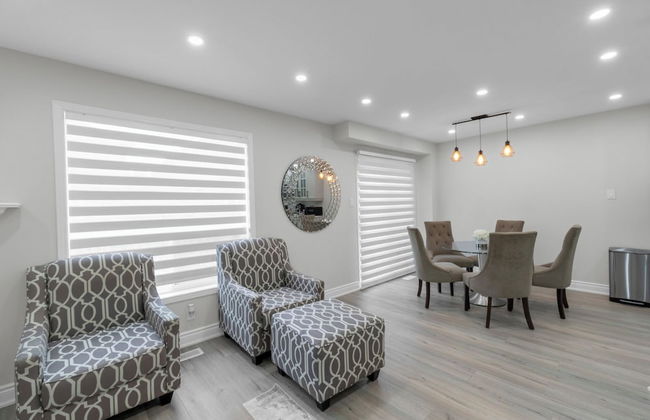 Beautiful House - On A Quiet Street - Photo 36