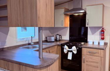 Hot tub retreat, at Tattersall Lakes caravan - Foto 5