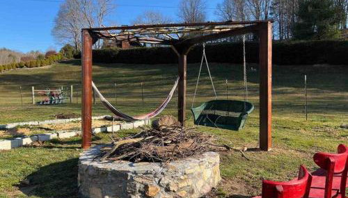 LUXURY!! Hot Tub, Pool Table, River & Petting zoo? - Foto 5