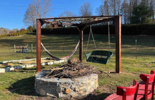 LUXURY!! Hot Tub, Pool Table, River & Petting zoo? - Foto 5