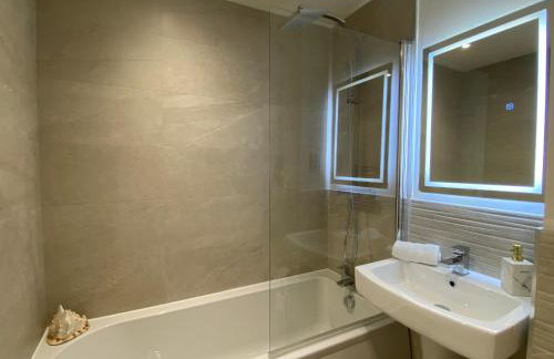 Group Contractor Stay 3 Bed House Bedford Parking WiFi - Foto 8