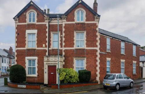 Stylish Studio in Central Wolverhampton - Pass the Keys - Photo 6