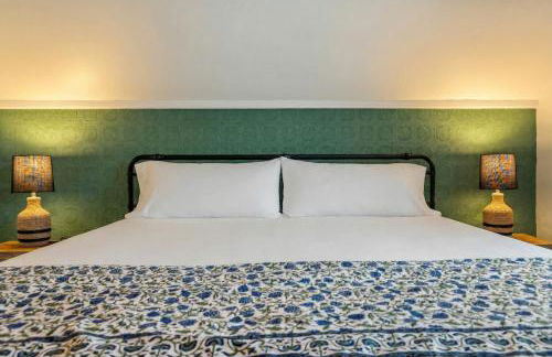 The Curator's Retreat For 8 - Photo 3