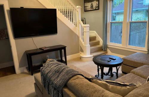 515Escape - Near downtown, private backyard, firepit, bbq, fun! - Foto 8