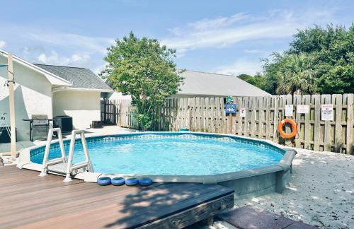 Sea Salt Vacation Home, Private Pool - Walk to Beach - Foto 43