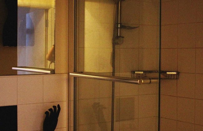 London Gem - Chic Apartment Retreat - Photo 9