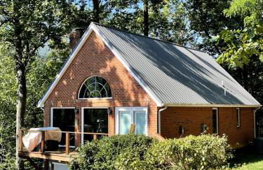 Romantic Getaway or Family Vacay with Mountain Views & Hot Tub - Foto 58