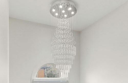 New Modern Updated Secure and Private Home - Foto 24