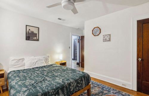 Steps to Edgewater - Sleeps 14 - Fun Game Room Retreat - Foto 55