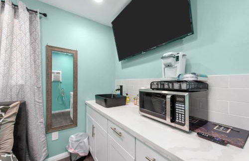 Tiny & Chic Heights Hideaway with Free Parking - Foto 3