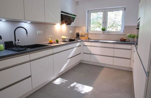 NXT LIV I Kliniknah I 120qm mit Balkon I Nah zu Seen & Berge - Foto 4