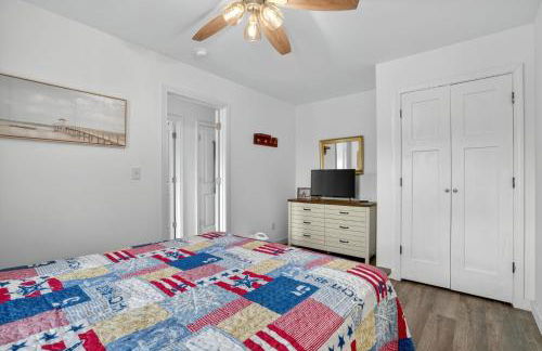 Welcome to Hokie Haven by the Bay - where Chesapeake sunsets meet Hokie spirit. - Foto 32