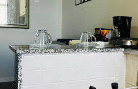 Stúdio Completo com Ar e wifi rápido em itapuã - Foto 30