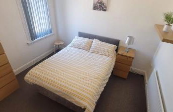 The Lawrence, Redcar - 2 Bedroom Victorian House - Free On-Street Permit Parking, Fast Wifi, Virgin TV - Perfect for Contractors, Families and Couples - Foto 15