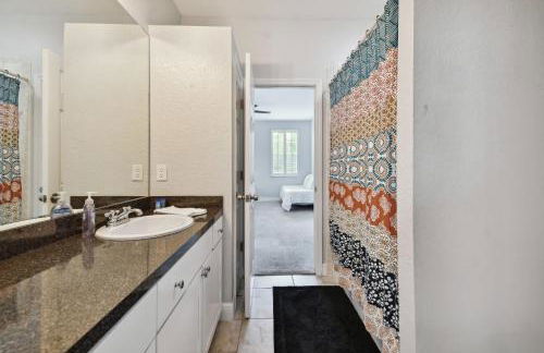 Tampa Private Large House, Game Room & Backyard - Sleeps 12, 4bdr, 3bth, Quiet Community, Near Everything in Tampa & St Pete - Foto 61