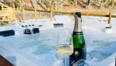 2 bed lodge with private hot tub in Aviemore - Foto 2