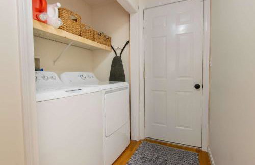 Spacious w Beautiful Yard & Dogs Welcome - Foto 13