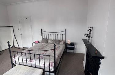 Charming 2 bed Victorian Home - Foto 17