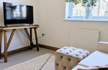 Coastal Whisper Sleeps 10 with Parking - Foto 17