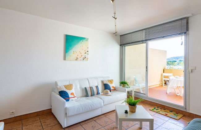 1 bedroom Apartment in Bormes-les-Mimosas with swimming pool and terrace - Photo 6