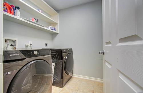 Luxury Pool Home Near Sugar Land Town Center - Photo 38