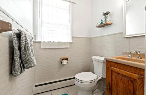 Charming Countryside Home with Yard and Office - Foto 17