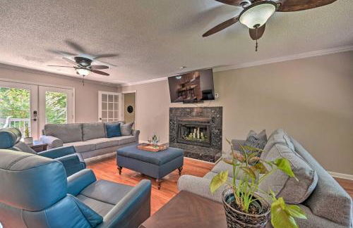 2 Mi to Clemson Central Villa with Deck, Near Lakes - Foto 2