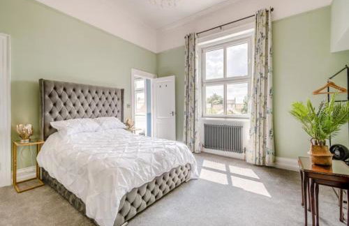 Riverside Georgian House with Hot Tub, Sauna & Parking - Foto 11