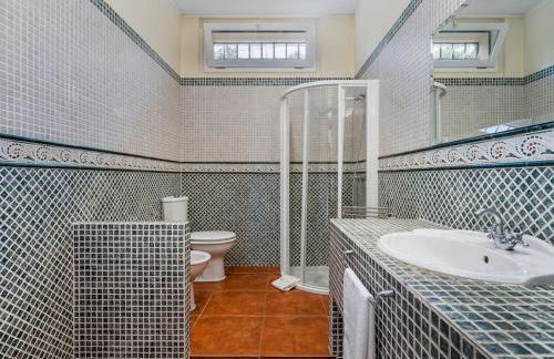 Architectural jewel between sea and mountains - Foto 40