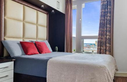 ExCel Centre 2 Bedroom Flat in East London - Photo 1