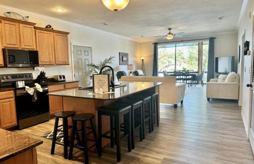 Lower Level Condo B-2 with Dock - Foto 1