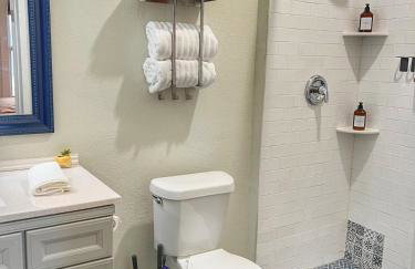 The Eastsider near Frost Bank Center Alamodome Convention Center and more - Foto 21