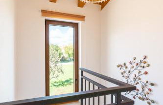 Villa atop the village with stunning view - Foto 37