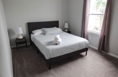 8BR 4BA Home Near NYC -Sleeps 16 - Foto 39