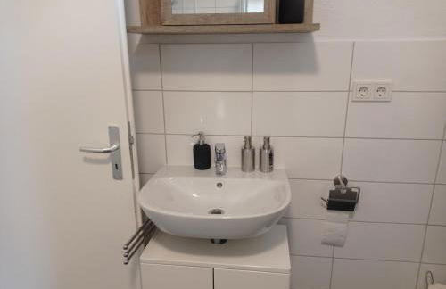 Work and Stay Sundern-Allendorf Modernisierte Unterkunft mit 5 Betten plus Schlafcouch mit Balkon - Foto 27