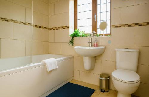 Ingfield by Alt-Stay Contractor Accommodation - 3 Bed Contractor Home With Parking, Wi-Fi & Full Kitchen - Ideal For Long stays - Foto 10