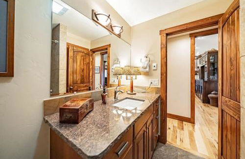 Upscale Hot Tub Wildlife Views - Photo 35